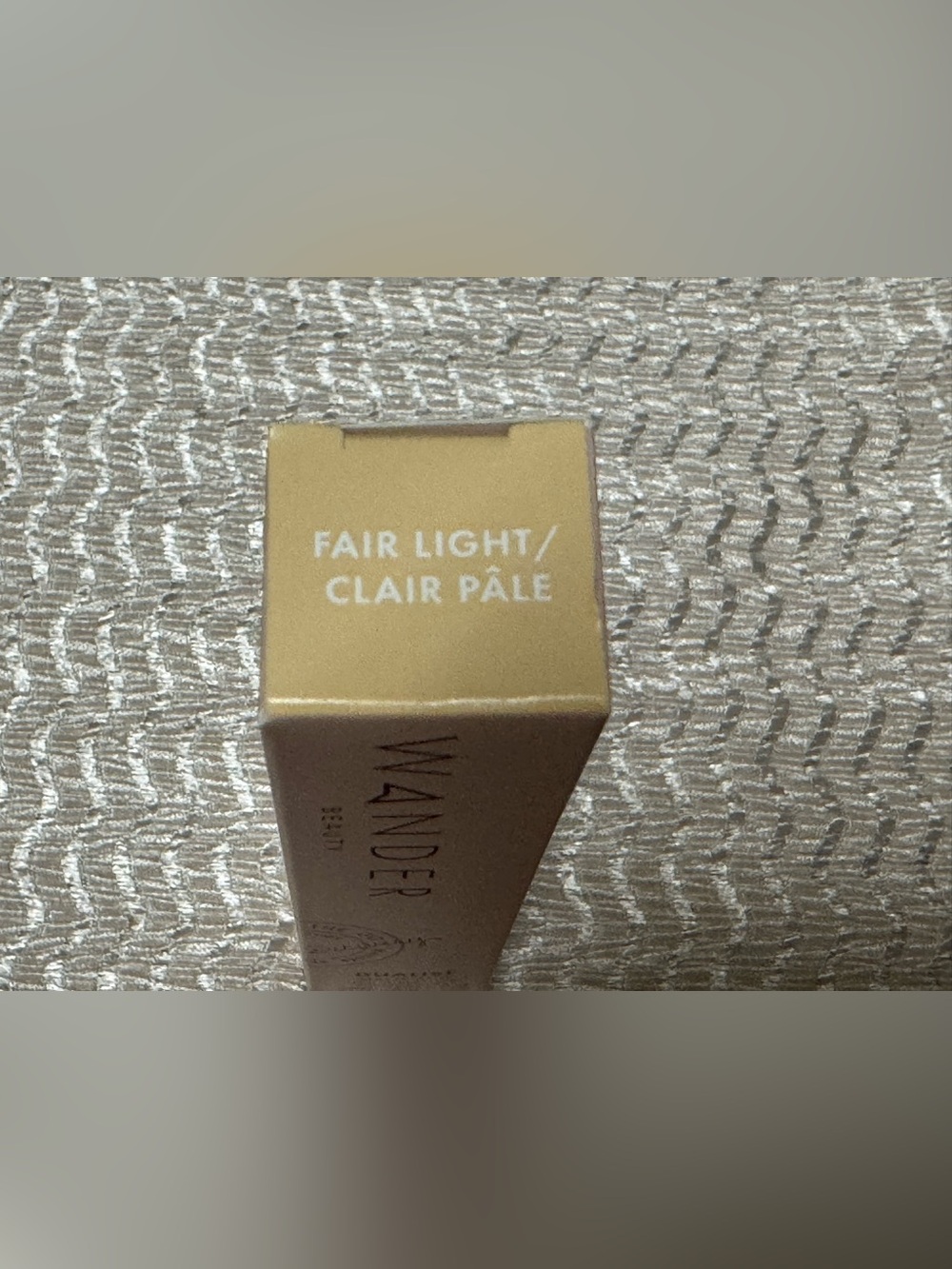 New in box Wander Beauty Dualist Matte and Illuminating Concealer - plus gift - - Picture 8 of 9